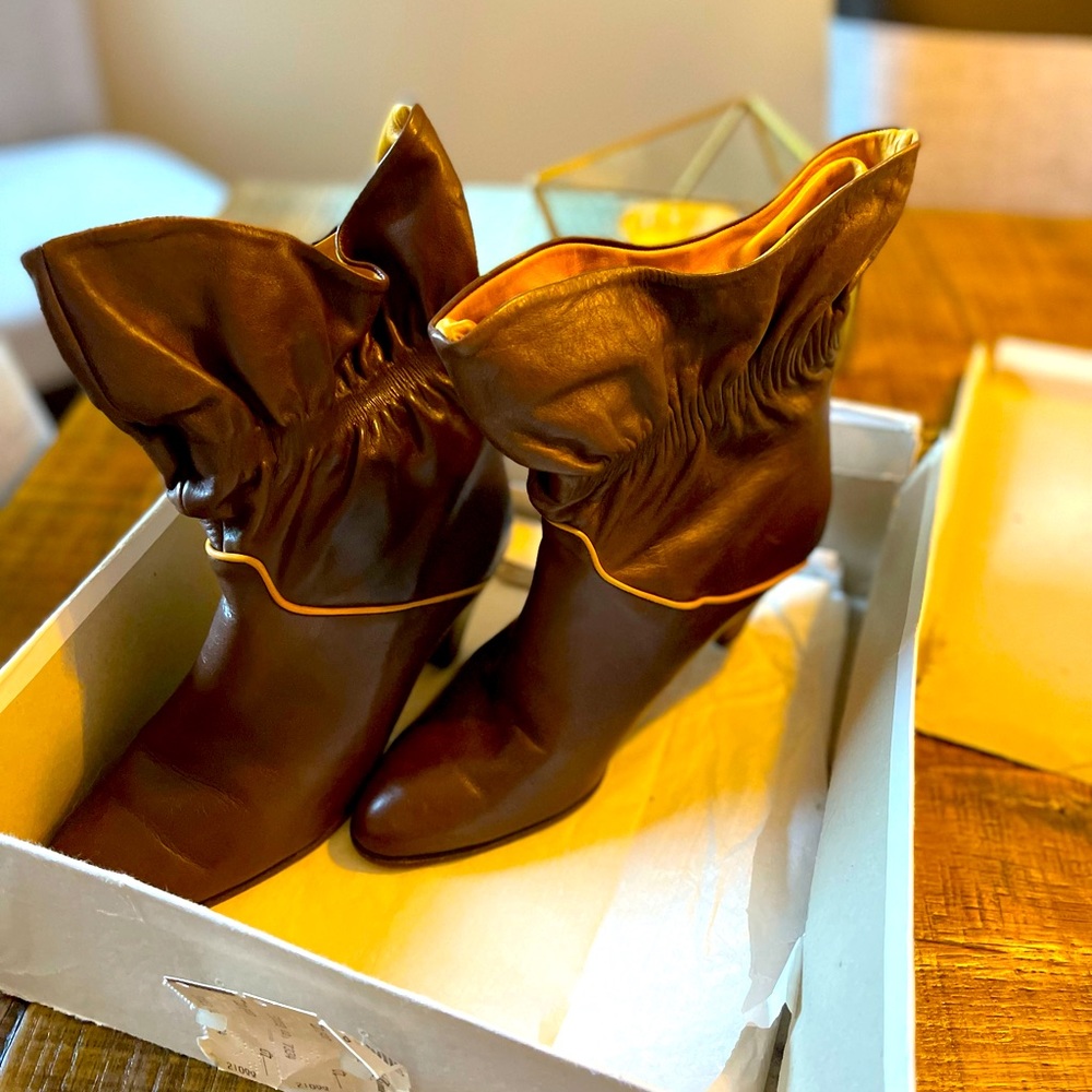 VINTAGE Saks Fifth Avenue Boots (70s/80s) with original box